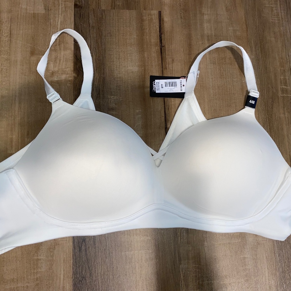 Torrid 44B Wire Free Push-Up Bra White with 360 Degree Back Smoothing Technology